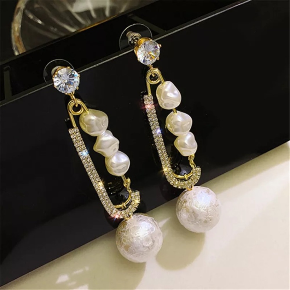 🌟 Big Pin Gold Tone Pearl Earrings